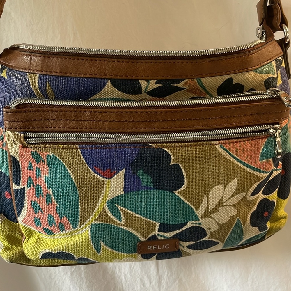 Relic canvas floral crossbody purse - Picture 3 of 12
